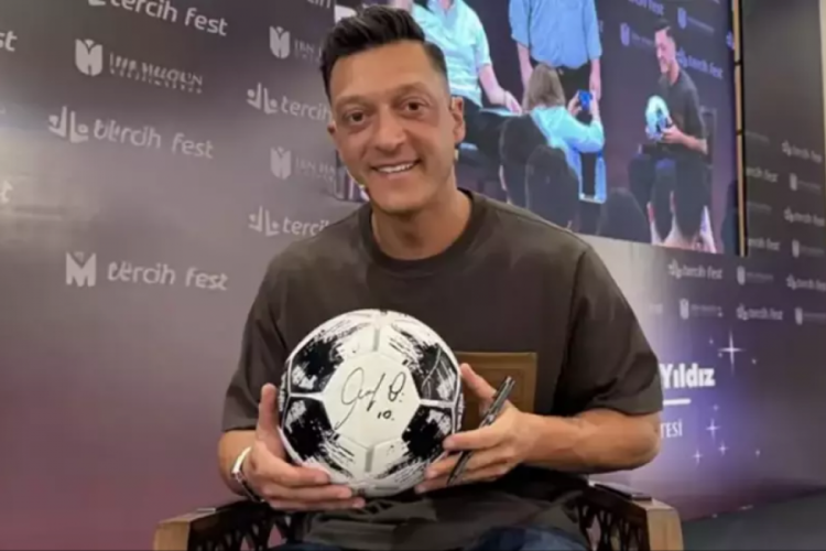Mesut &Ouml;zil, O takımın altyapısına ortak oldu!