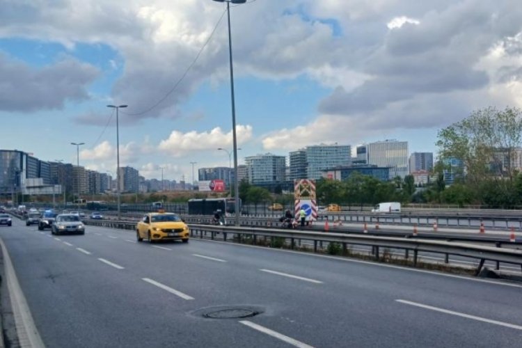 &Ouml;l&uuml;ml&uuml; metrob&uuml;s kazası sonrası İBB'den ışıklı işaret levhalı &ouml;nlem