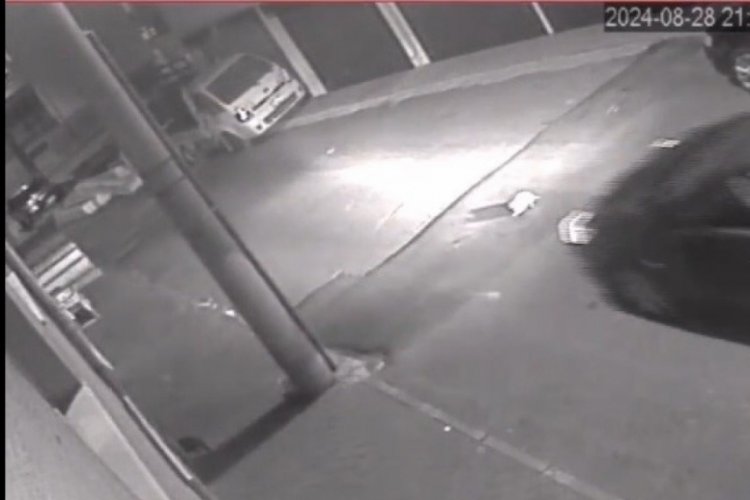 Eskişehir'de kediye aracıyla &ccedil;arpıp &ouml;ld&uuml;rd&uuml;, vatandaşları tehdit etti