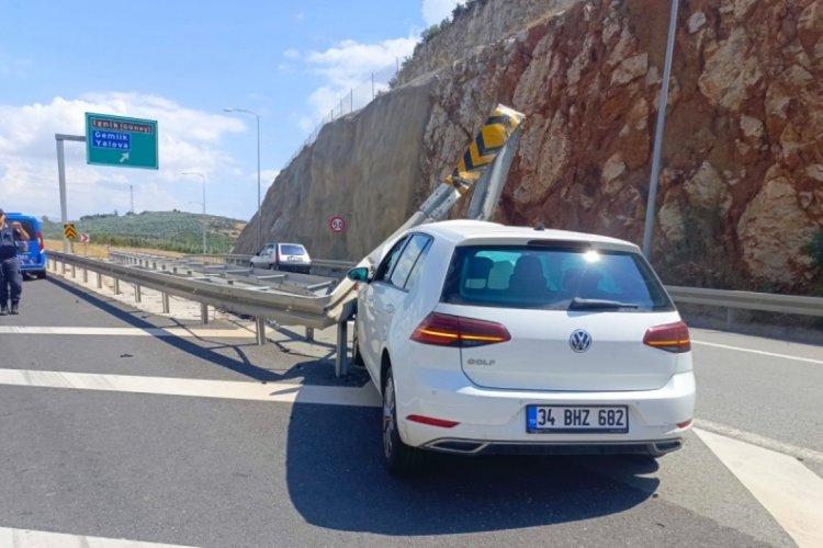 Bursa otobanda feci kaza! Otomobil bariyerlere girdi