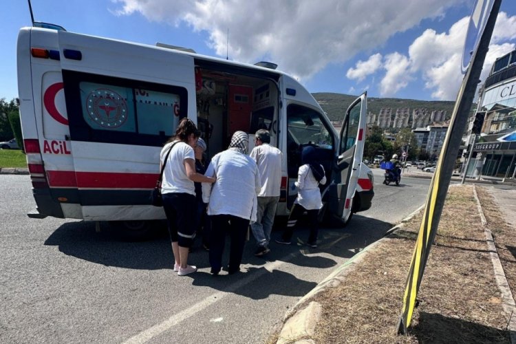Bursa'da yanmayan trafik lambaları kazaya sebep oldu! 2 kişi hafif yaralı