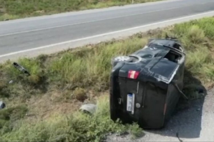 Minib&uuml;s defalarca takla attı! İzleyenler dehşete d&uuml;şt&uuml;