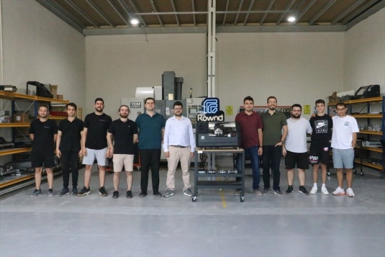 Bursa'da 5 gen&ccedil; m&uuml;hendis &uuml;rettikleri masa&uuml;st&uuml; CNC makinelerini ihra&ccedil; ediyor