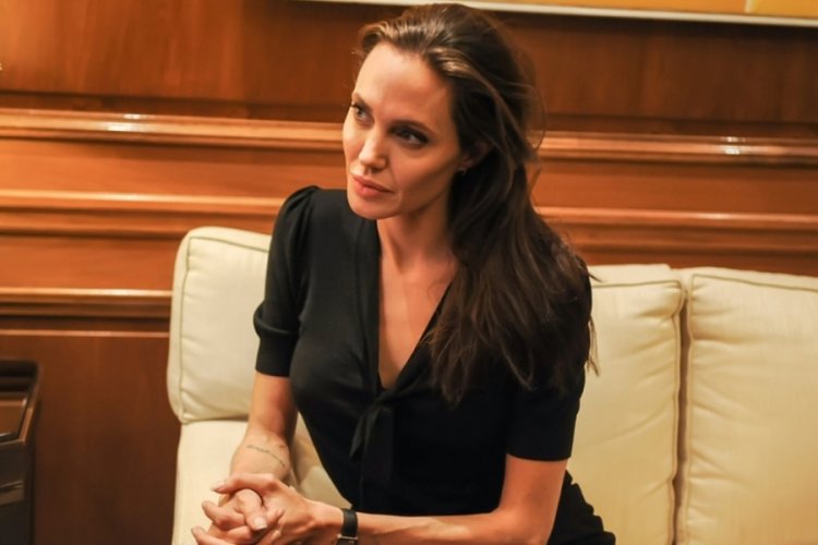 Angelina Jolie: &Ccedil;ok ihanete uğradım