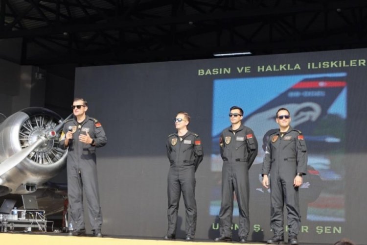 SOLOT&Uuml;RK pilotları vatandaşlarla bir araya geldi