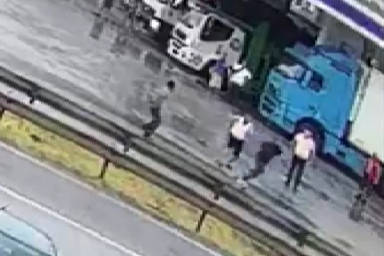 Kapıkule Sınır Kapısı'nda tır şof&ouml;rleri arasında bı&ccedil;aklı kavga!
