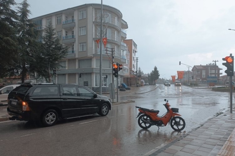 Afyonkarahisar'da sağanak yağış hayatı fel&ccedil; etti!