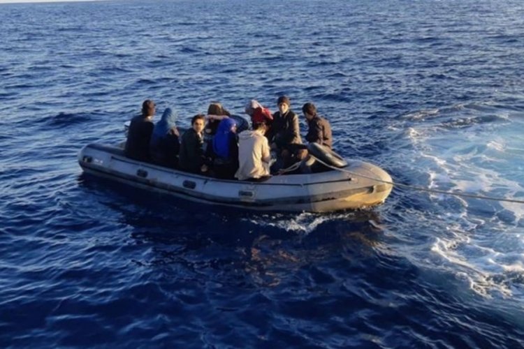 Balıkesir'de 11 d&uuml;zensiz g&ouml;&ccedil;men yakalandı