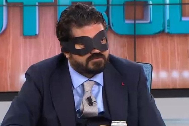 Rasim Ozan K&uuml;tahyalı programa Osimhen maskesiyle &ccedil;ıktı