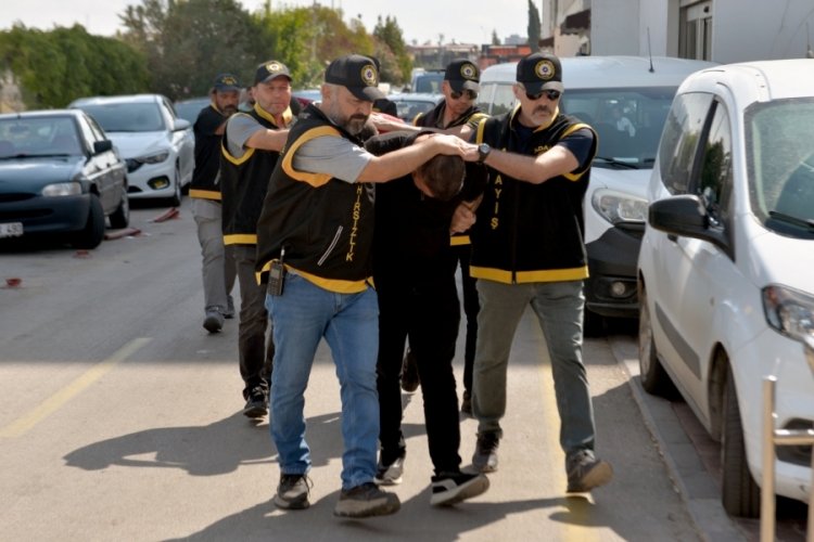 &Ccedil;alıştıkları mobilyacıyı kurşunlayıp, patronlarından 5 milyon lira hara&ccedil; istediler