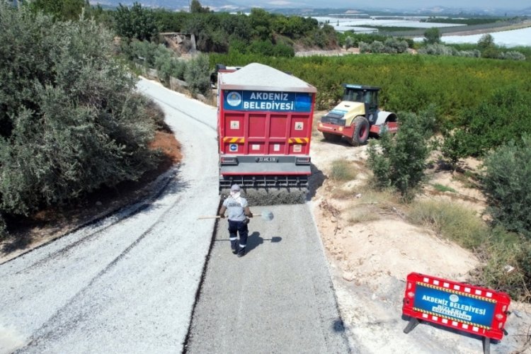 Mersin'de farklı noktalarda kırsal mahallelerin yolları asfaltla buluşuyor!