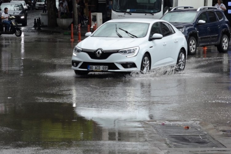Kırklareli'nde sağanak yağış hayatı olumsuz  etkiledi!