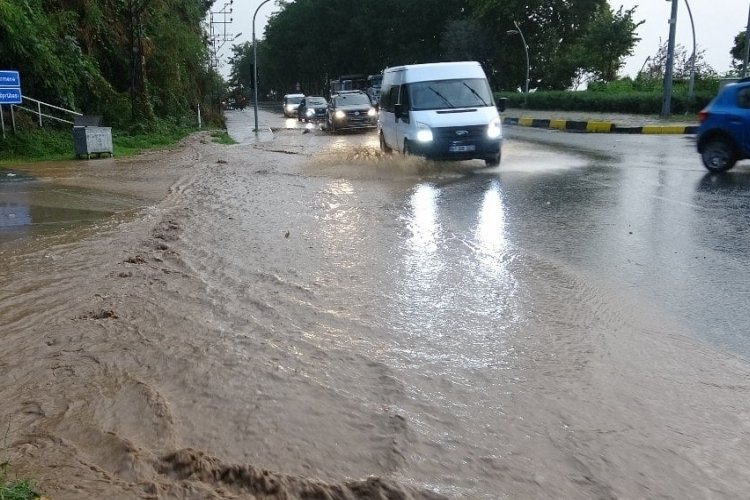 Trabzon'da cadde ve sokaklar g&ouml;le d&ouml;nd&uuml;