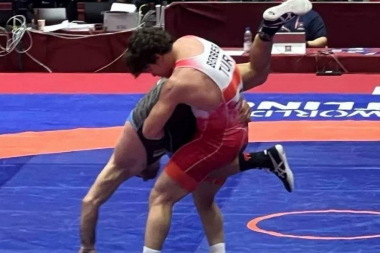Servet Angi ve Alperen Berber, U20 D&uuml;nya G&uuml;reş Şampiyonası'nda finale y&uuml;kseldi