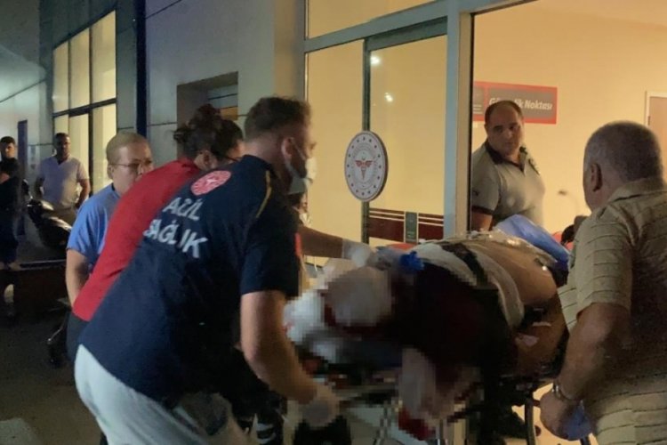 Burdur'da iş yeri &ouml;n&uuml;nde baba oğula silahlı saldırı: 2 &ouml;l&uuml;