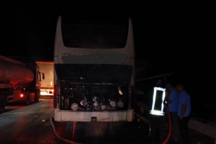 Mersin Tarsus'ta yolcu otob&uuml;s&uuml;nde yangın