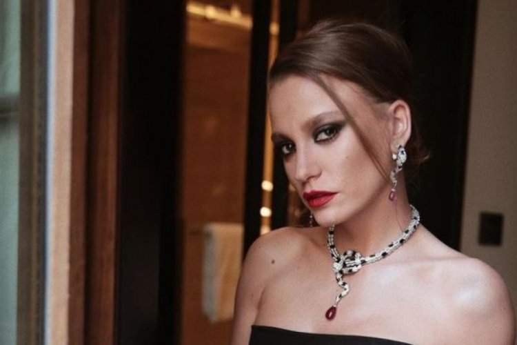 Serenay Sarıkaya'nın giydiği elbisenin fiyatı dudak uçuklattı!