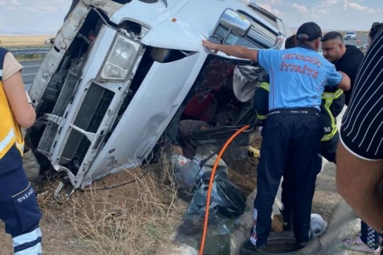 Aksaray'da kontrolden &ccedil;ıkan minib&uuml;s takla attı: S&uuml;r&uuml;c&uuml; hayatını kaybetti