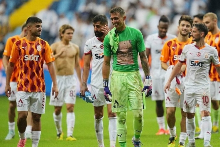 Galatasaray ve Fenerbah&ccedil;e'nin UEFA kadrosu a&ccedil;ıklandı