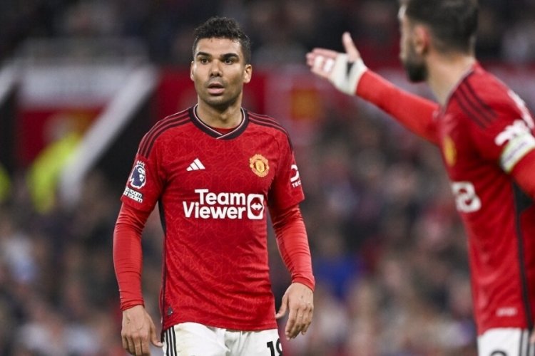 Manchester United Casemiro'yu kadrosunda tuttu