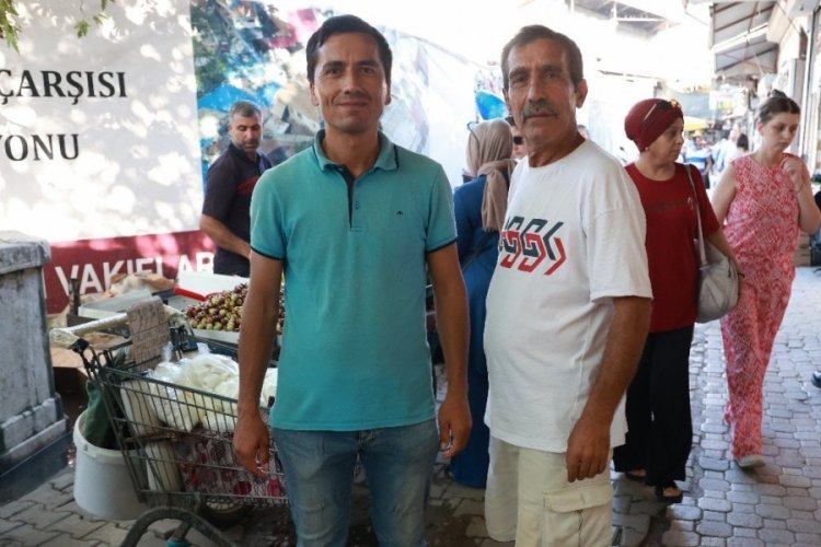 Hatay'da kuş dili konuşan iki esnaf ilgi odağı oldu 