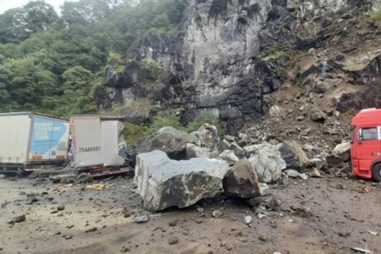 Dev kayalar yama&ccedil;tan koptu, TIR'ların pestili &ccedil;ıktı