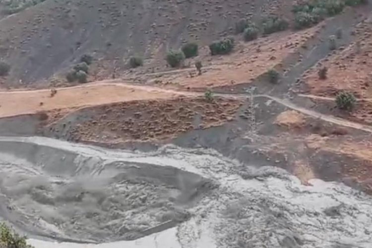 Elazığ'da sağanak sele neden oldu: 10 k&ouml;y yolu ulaşıma kapandı