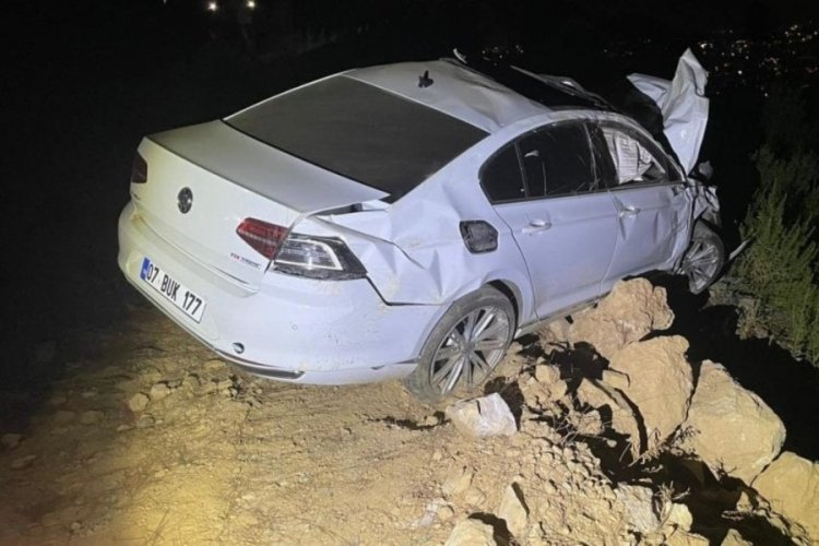 Antalya'da 16 yaşındaki &ccedil;ocuk arabayla u&ccedil;uruma yuvarlandı