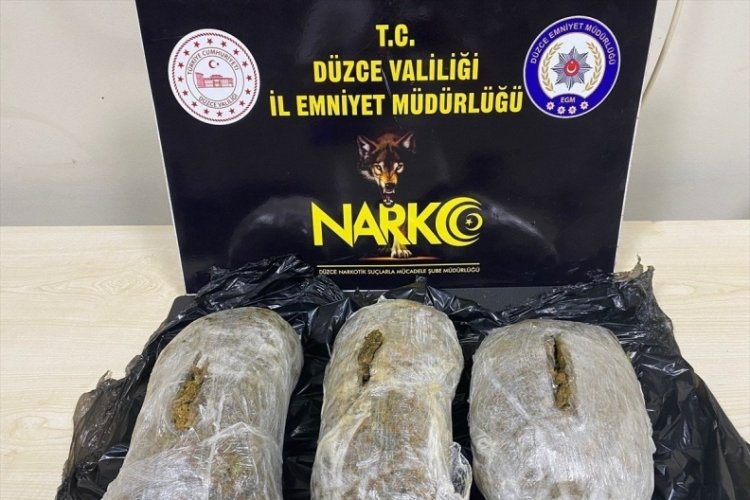 Peynir bidonundan 4 kiloya yakın uyuşturucu &ccedil;ıktı