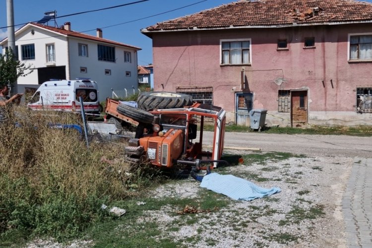 Kalp krizi ge&ccedil;iren trakt&ouml;r s&uuml;r&uuml;c&uuml;s&uuml; hayatını kaybetti