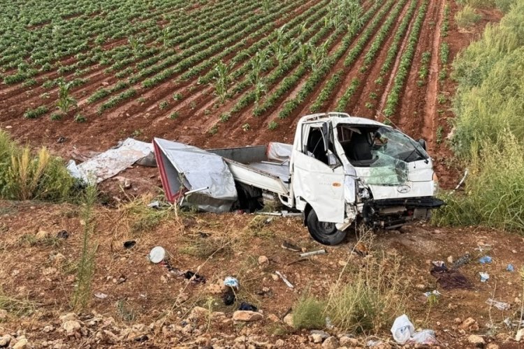 Gaziantep'te tarım iş&ccedil;ilerini taşıyan pikap devrildi: 1 &ouml;l&uuml; 22 yaralı