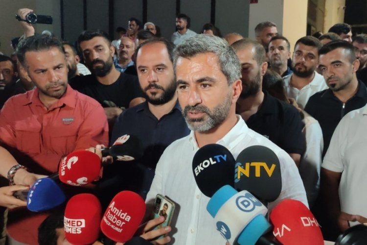 Narin'in terliği, &ccedil;antası ve elifbası torbada &ccedil;ıktı