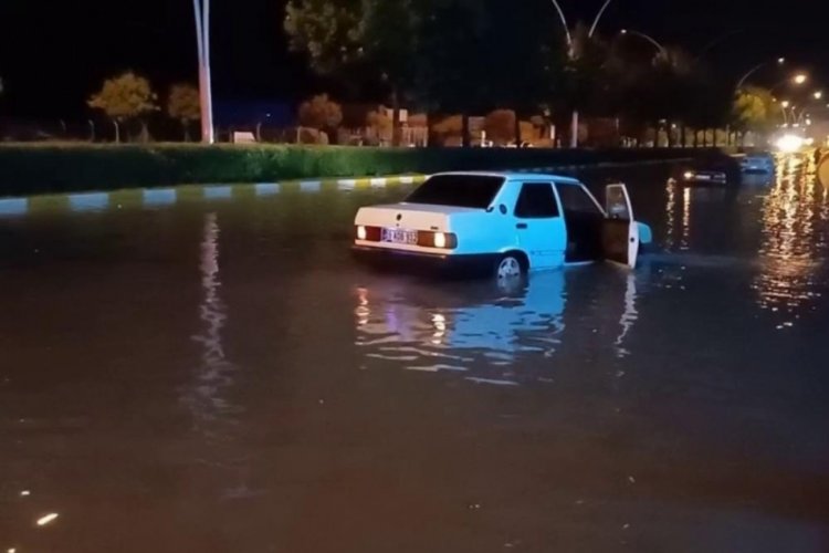 &Ccedil;orum'da sağanak yağış hayatı fel&ccedil; etti