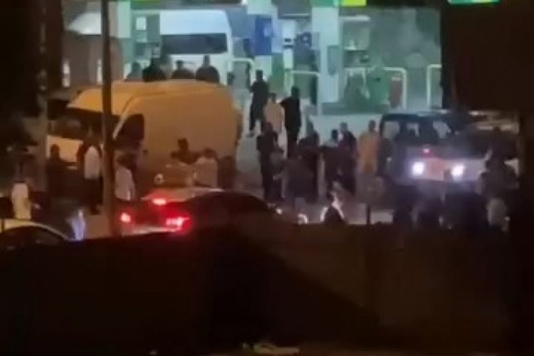 İstanbul'da asker uğurlayan kişiler yolu kapattı