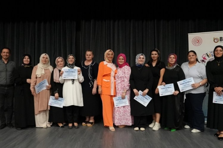 G&uuml;rsu, Gen&ccedil; Dijital Girişimcilik Akademisi Projesi mezunlarını verdi