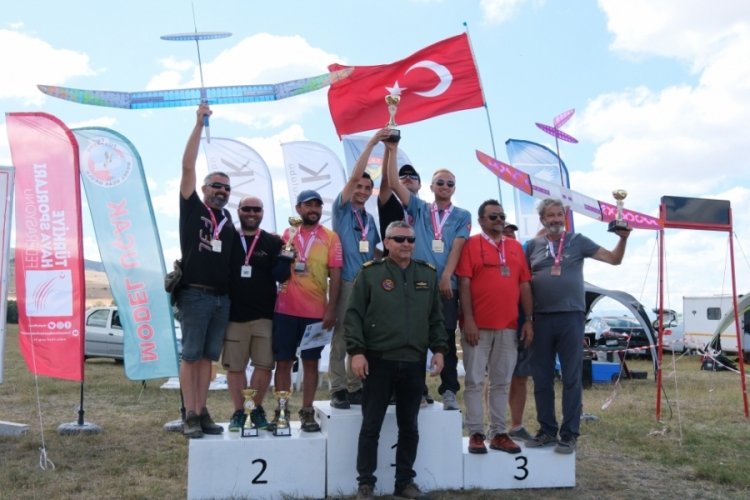 Eskişehir'de Uluslararası 2 Metre Model Plan&ouml;r Şampiyonası d&uuml;zelendi
