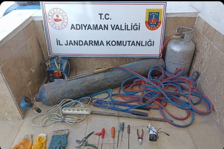 Tren raylarını &ccedil;almaya &ccedil;alışırken su&ccedil; &uuml;st&uuml; yakalandılar