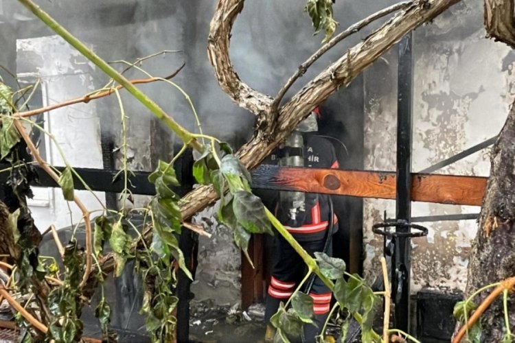 Evli &ccedil;iftin tartışmasında eşi evi, kendisi otomobili yaktı