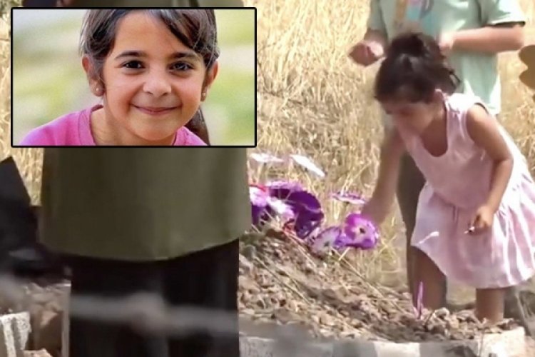 Narin'in arkadaşları, mezarına &ccedil;i&ccedil;ek bıraktı