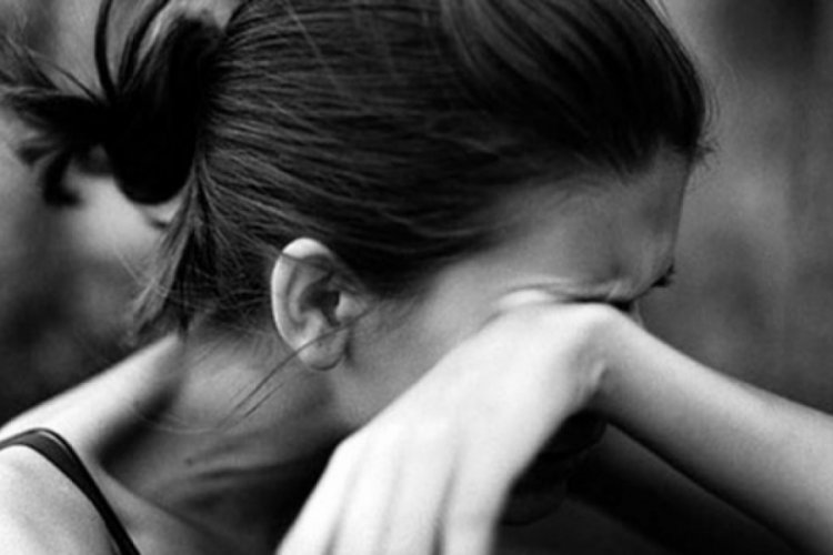 Ayrılık acısını atlatmak için ne yapmalı? Ayrılık acısı en fazla ne kadar sürer? Aşk acısına iyi gelen şey nedir? Erkeklerin aşk acısı ne kadar sürer? Ayrılık sonrası kadın ne hisseder?