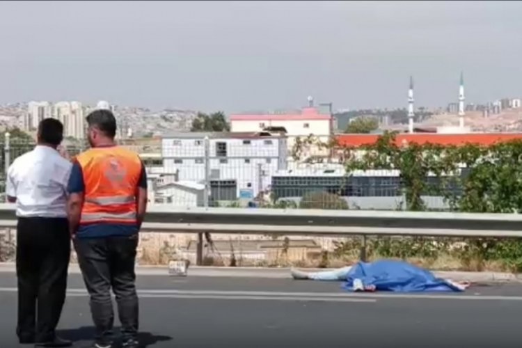 Gaziantep'te bariyerlere &ccedil;arpan motosikletin s&uuml;r&uuml;c&uuml;s&uuml; hayatını kaybetti