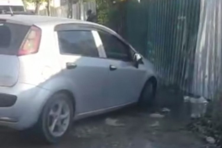 Bursa'da okulun ilk g&uuml;n&uuml; vatandaşlar mağdur oldu! Yapılmayan yol isyan ettirdi