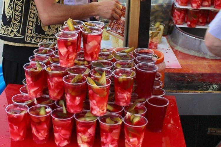 Turşu suyu t&uuml;ketmenin faydaları nelerdir? Turşu suyu t&uuml;ketmenin etkileri nelerdir?
