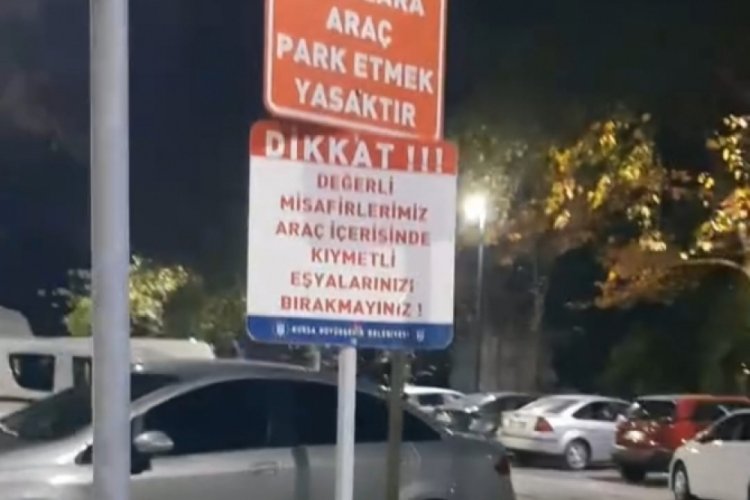 Bursa K&uuml;lt&uuml;rpark'ta ara&ccedil;larını yeşil alana park ettiler! Yasaklara aldırış etmediler