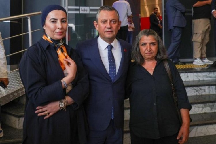 &Ouml;zg&uuml;r &Ouml;zel, mağdur aileleri ile bir araya geldi: Annelerin g&ouml;z&uuml;n&uuml;n yaşının rengi olmaz