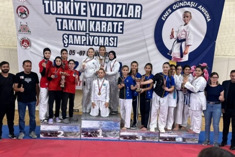 K&ouml;rfez Gen&ccedil;lerbirliği Spor Kul&uuml;b&uuml; karatede T&uuml;rkiye 2'incisi oldu