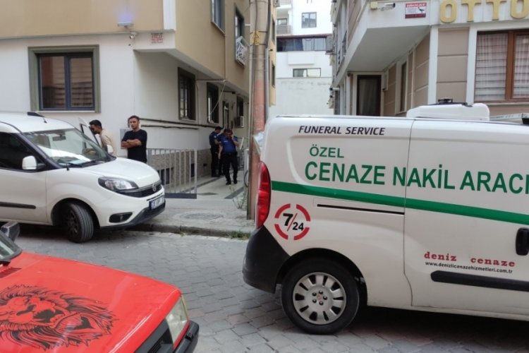 1 g&uuml;n &ouml;nce kiraladığı apart dairesinde cansız bedeni bulundu