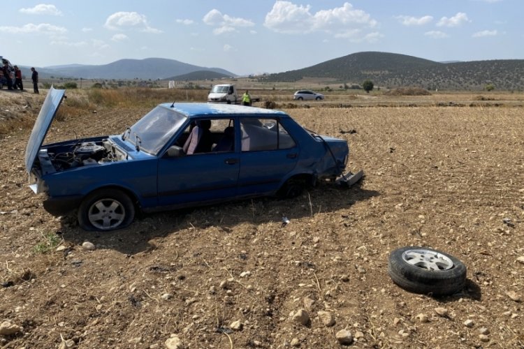 Bilecik'te ara&ccedil; şarampole u&ccedil;tu! Aracın s&uuml;r&uuml;c&uuml;s&uuml; yaralandı