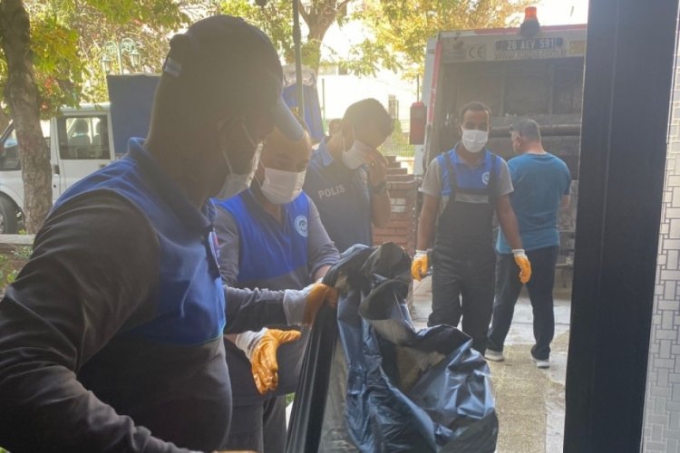 &Ccedil;&ouml;p evi temizleyerek yaşanabilir hale getirdiler