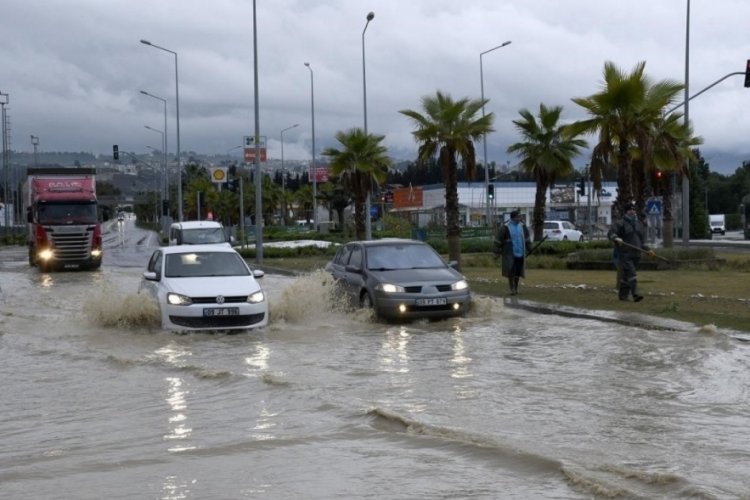 Aydın'da g&ouml;k g&uuml;r&uuml;lt&uuml;l&uuml; sağanak yağış uyarısı!
